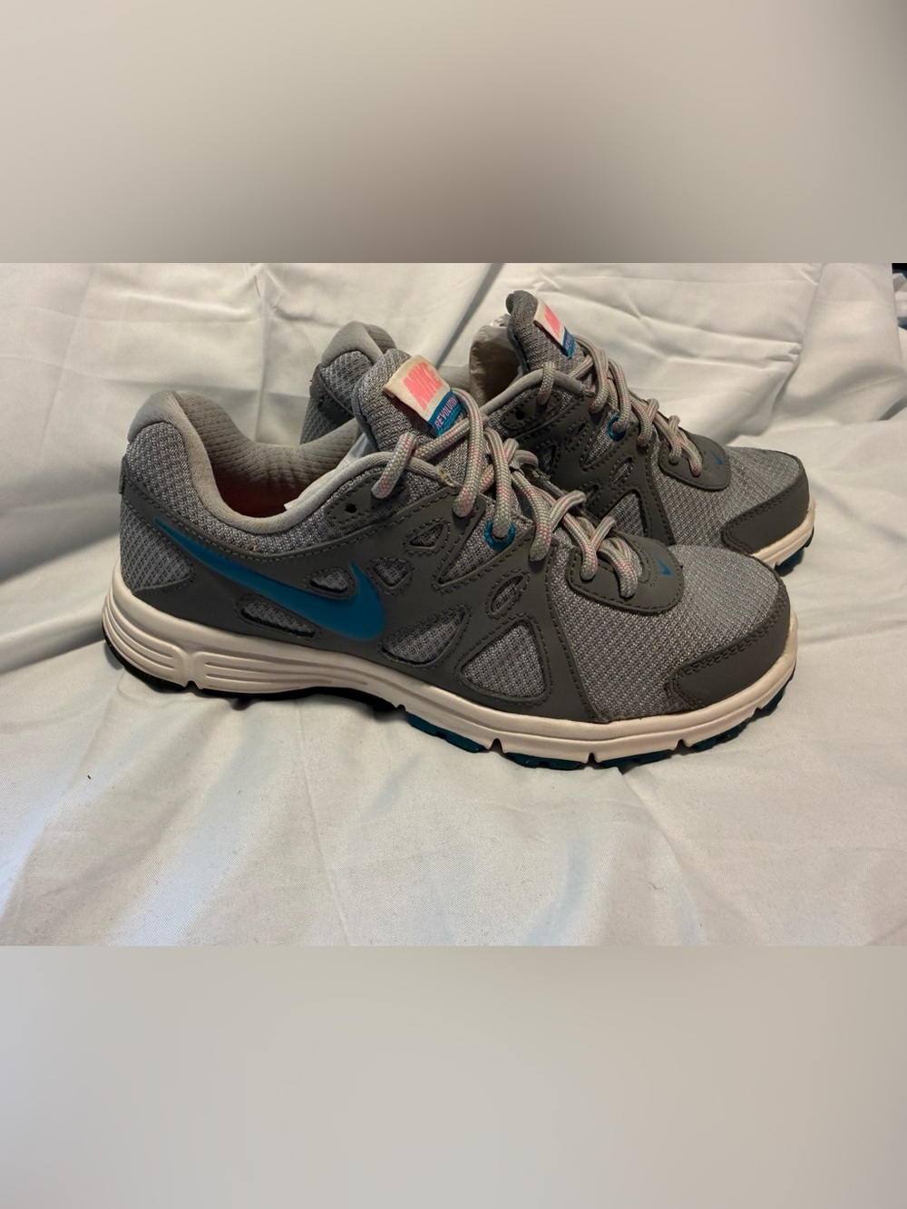Nike Revolution 2 Gray Women's Running Sneakers- Size 6 - Picture 2 of 5